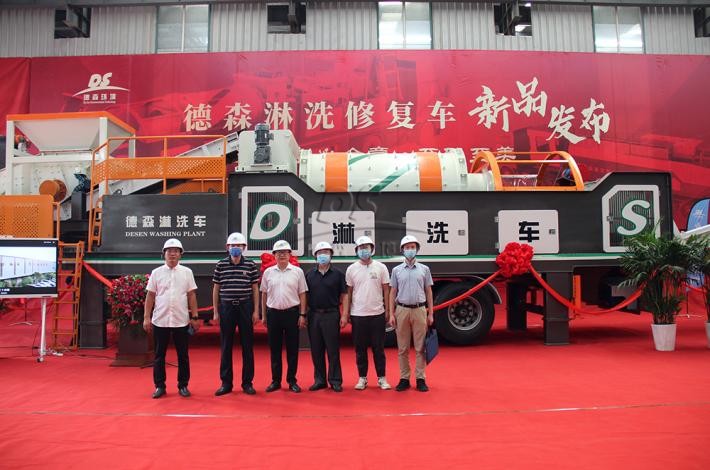 J9直营集团淋洗车发布现场嘉宾合影 J9直营集团淋洗车发布现场嘉宾合影